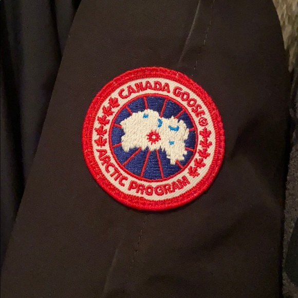 Authentic Canada Goose Rundle Bomber Jacket - Picture 8 of 8
